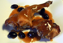 Conejo con aceitunas
