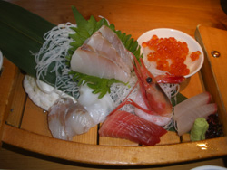 Sashimi mixto que desayuné en el mercado