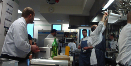 Esto es: cocina en movimiento... Foto: AFL