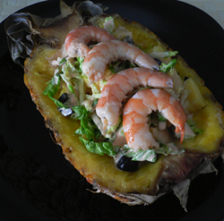 Piña rellena de marisco