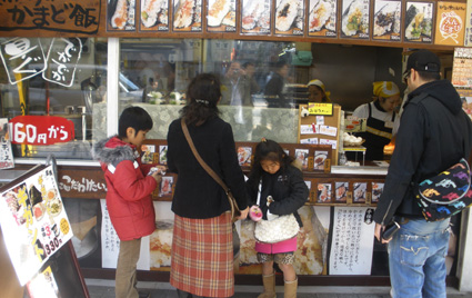 Puesto de Oniguiris en el barrio de Seibuya