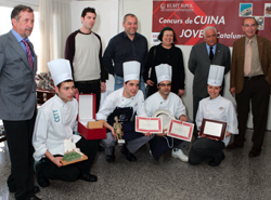 Los ganadores del concurso posaron con el invitado Xavier Pellicer