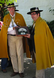 Jose Oneto con la Cofradía de Amigos del Olivo