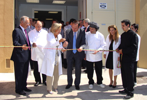 Familia Viena en la inauguración del nuevo obrador con autoridades riojanas
