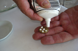 Se rellena con gotas de cola