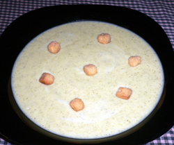 Crema de calabacín con pan tostado