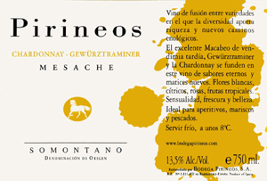La original composición de Mesache Blanco, elaborado con Chardonnay, Gewürztraminer y Macabeo