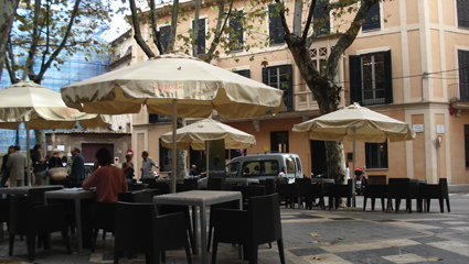 La primera terraza en las Ramblas de Palma Foto: CdM