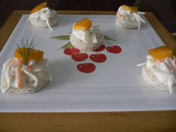 Canapé de pollo y melocotón