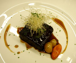 Cola de toro crujiente estofada al oloroso viejo