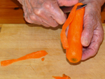 Se pelan las zanahorias