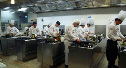 Ambiente de cocina en el Concurso Cocinero del Año