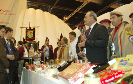 Javier López Marcano con cofrades cántabros