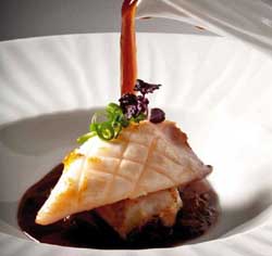 Txipirones salteados con mermelada de cebolla dulce y achicoria (Gorka Txapartegi)