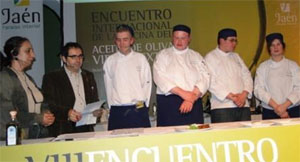 Alumnos de cocina, bajo la dirección de su profesor, de la Escuela de Yor