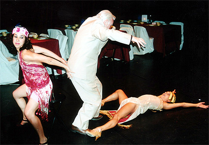 El postre: fresa, vainilla y chocolate caliente