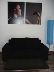 El espacio se ha decorado como una acogedora sala de espera