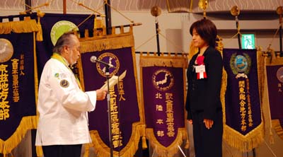 Dong-Suk Yun, recogiendo el premio