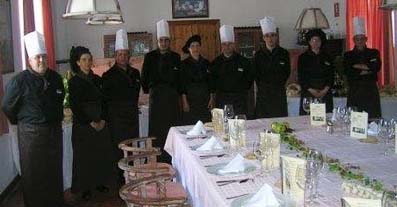 Los jefes de cocina de cada uno de los nueve hoteles de Tugasa
