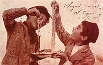 No era raro comprar la pasta en la calle y comerla con las manos, 1910