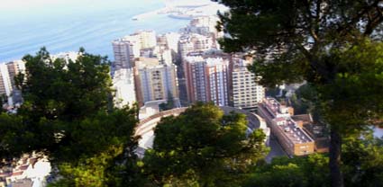 Vista del puerto y plaza de toros de Málaga