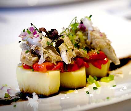 Papas aliñás con manzanilla pasada y melva canutera