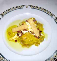 Pepitoria de gallo de corral cebado con grano