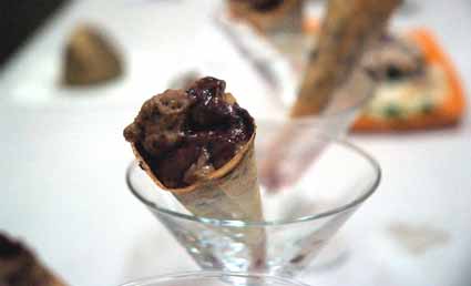 Falso helado de rabo de toro a la cordobesa con espuma de verduras y sirope de vino