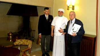 A Lareira, el maitre Antonio, el chef Carlos y Gaffoglio