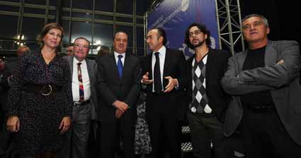 Organizadores, representantes de instituciones alicantinas y los cocineros Dacosta y Torreblanca