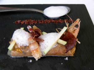 Falso canelón de arroz de bogavante, langostinos, manzana granny e ibérico
