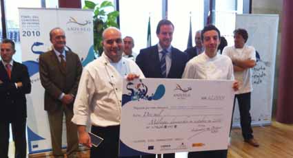 Recogiendo el Anzuelo de Oro con mi ayudante Xavier Comas