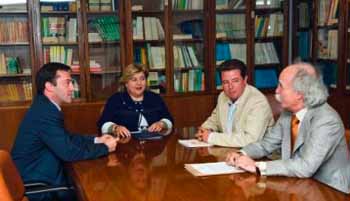 Clara Aguilera presidiendo la reunión