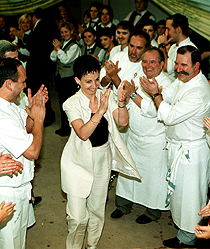 Carmen Ruscalleda, del Restaurante Sant Pau, recibiendo el galardón