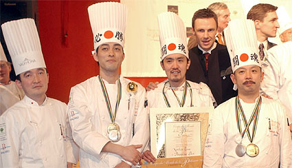 El equpo japonés, 2º Premio