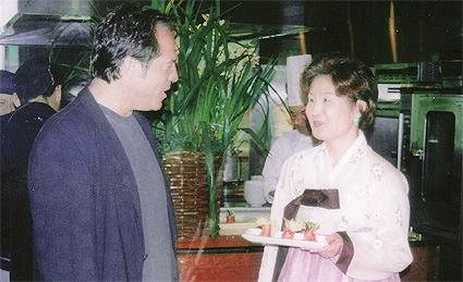 Jong Im Lee y Pepe Navarro en un momento de la degustación