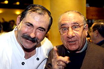 Dos maestros: Matías Gorrotxategi (de la parrilla) y Alfredo Landa (de la pantalla)