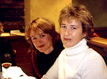 las actrices Emma Suárez y Ana Duato durante la cena