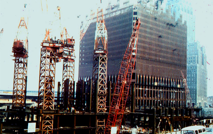 Las Torres Gemelas de N.Y., en construcción durante la década de los 70