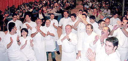 Cocineros aplaudiendo a cocineros