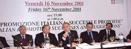 Enzo Ghigo, presidente de la región de Piamonte, durante una conferencia