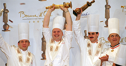 El oro, Charles Tjessem (centro); la plata, Franck Putelat (izq.); y el bronce, Claus Weitbretch (dc