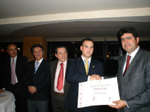 José Villar recogiendo el premio