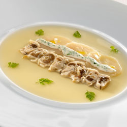 Jugo gelatinizado de manzana y jengibre con vieira y ostra