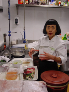 Hiroko Shimbo en un momento de la clase