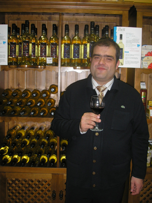 Miguel Angel Castiblanque con sus productos