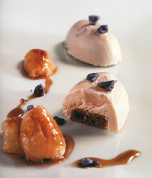 Carlota de foie gras, litchis y perfume de rosas