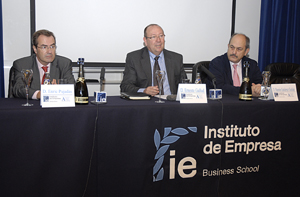 Mesa de los ponentes con Ernesto Gallud