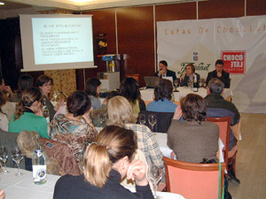 Una sesión de cata y maridaje de chocolate y cava