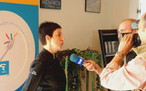Carme Ruscalleda atendiendo a los medios de comunicación